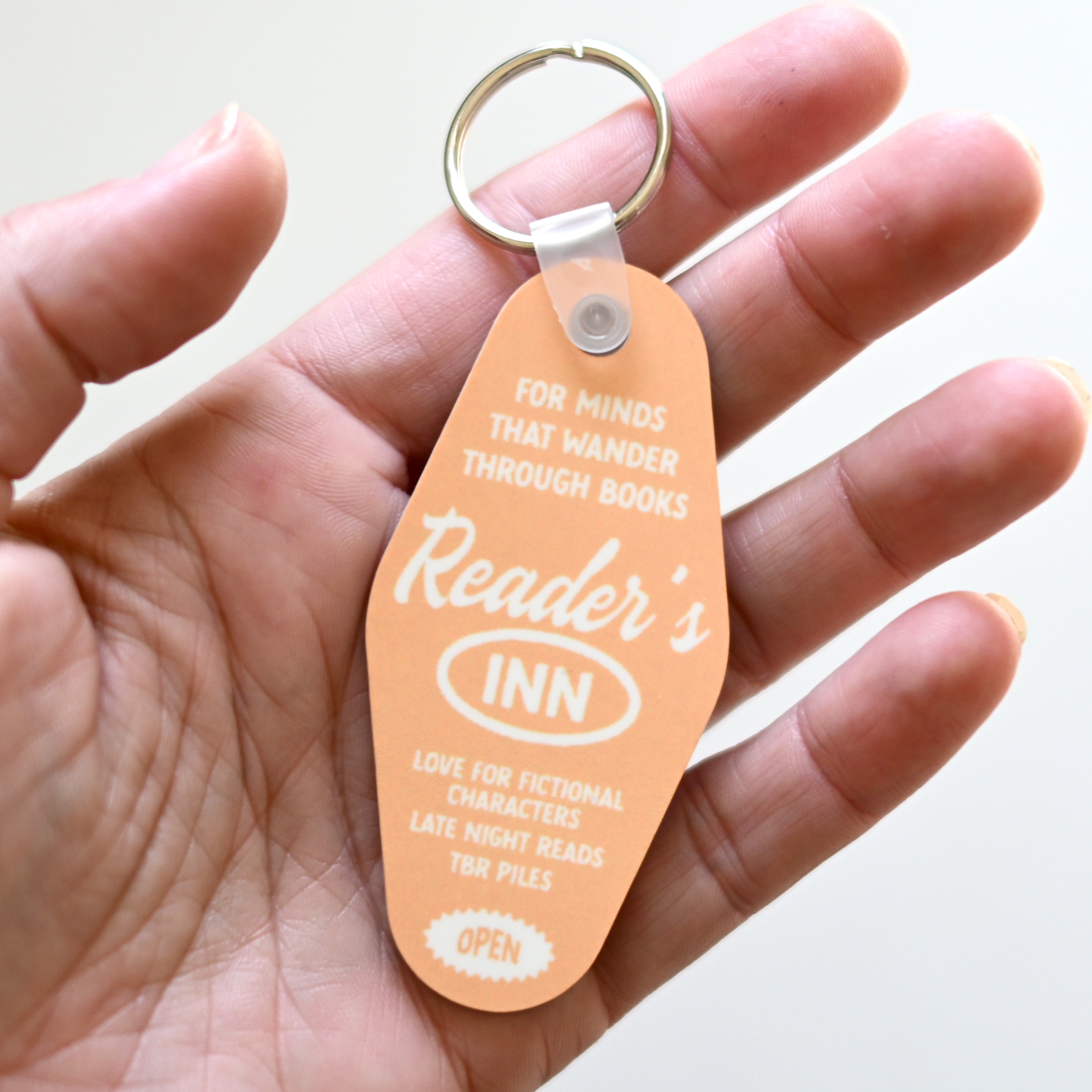 Reader's Inn Retro Keychain – For Book Lovers and Dreamers - Blue